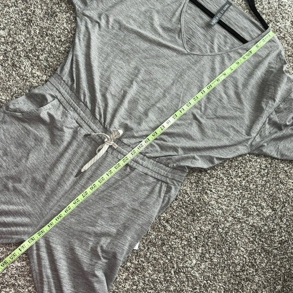 Nwt Vuori lux long sleeve romper clay heather L - Picture 9 of 10